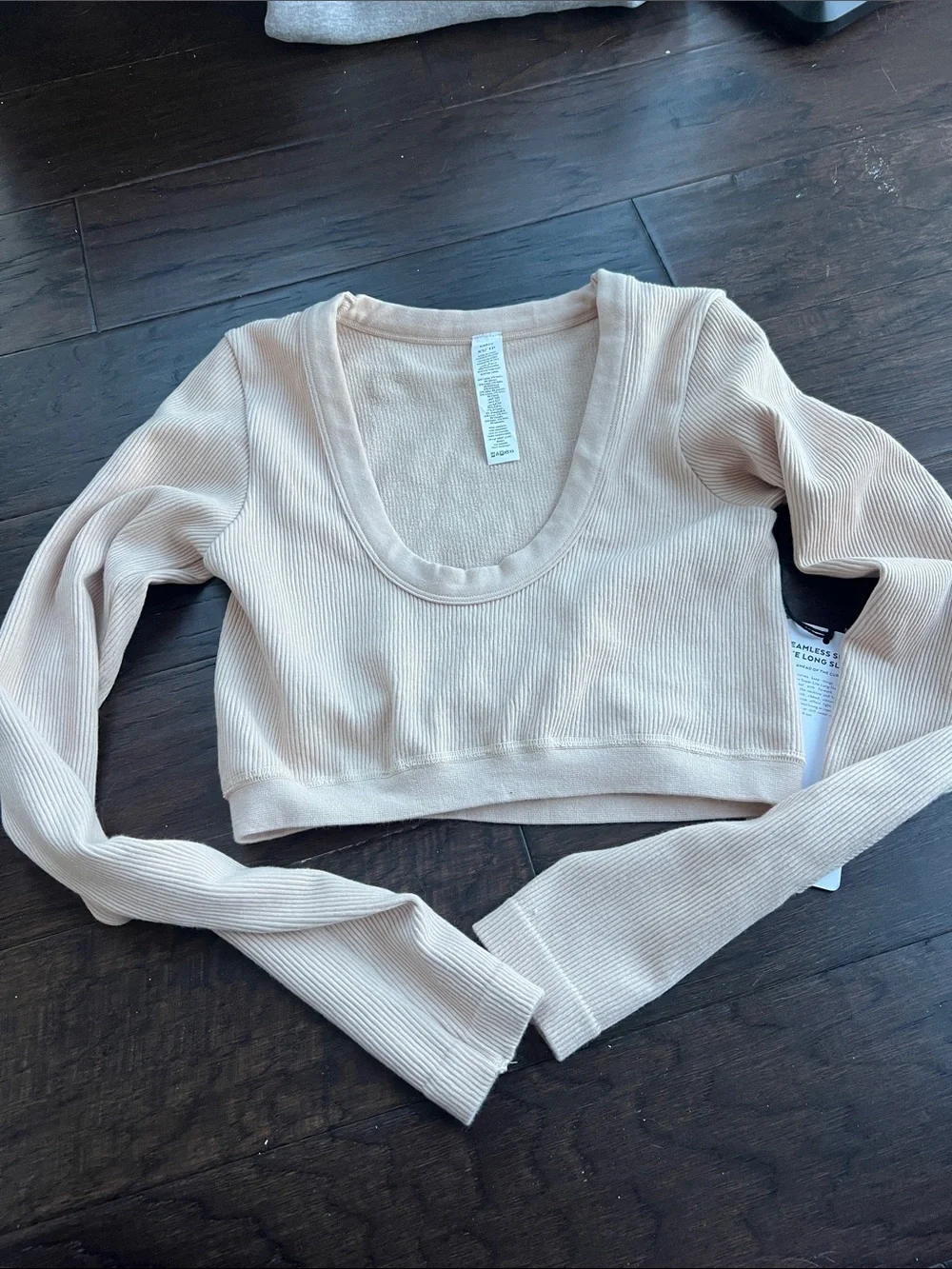 ALO Yoga Seamless Super Lite Long Sleeve Top - Cream